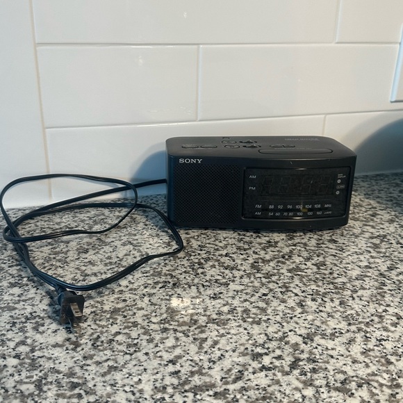 Vintage Sony Dream Machine FM/AM Alarm Clock Radio - Picture 2 of 5